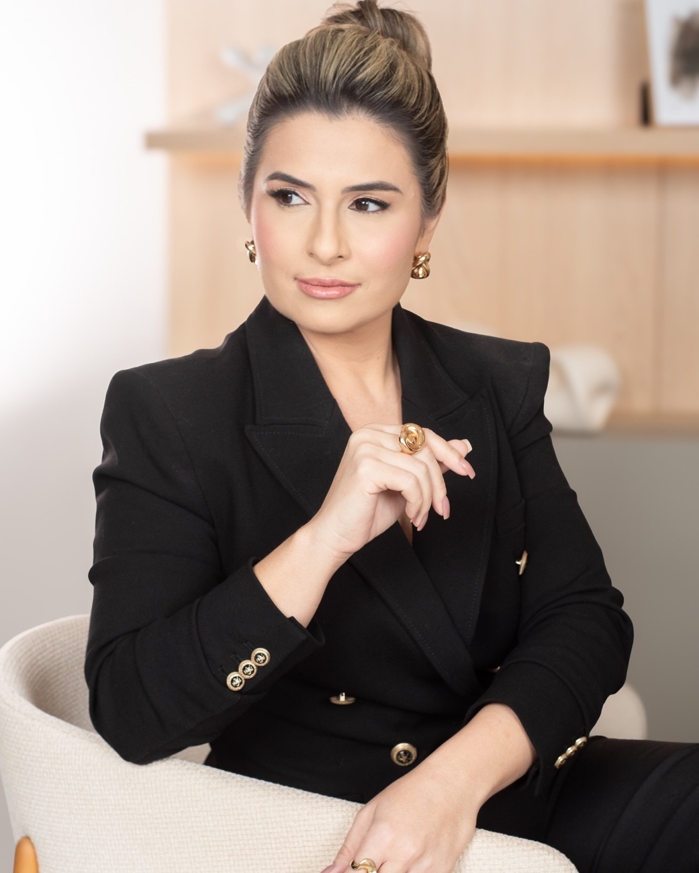 Dra. Natalia Galvão em ambiente profissional